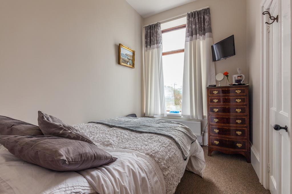 Antrim House Guest Rooms & Suites (Adults Only) Portrush Pokoj fotografie